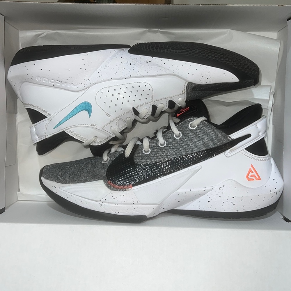 Nike Zoom Freak 2 sz 8 Men’s Basketball shoe CK5424 101 White/Black Bright Mango